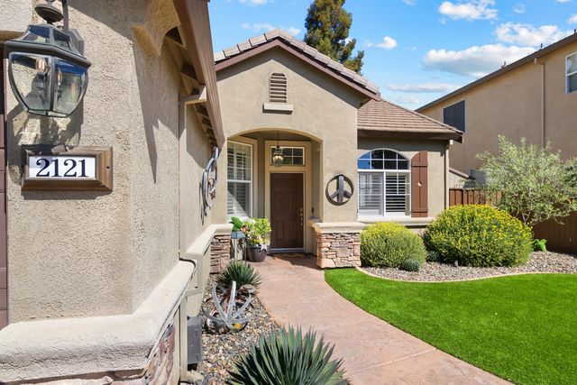 2121 Steinbeck Dr, Modesto, CA 95356