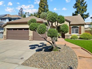 2121 Steinbeck Dr, Modesto, CA 95356