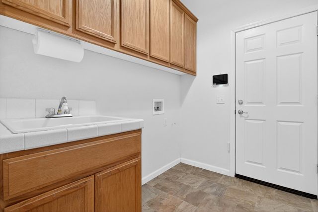 5514 Saxon Way, Riverbank, CA 95367