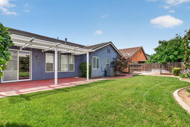 5514 Saxon Way, Riverbank, CA 95367