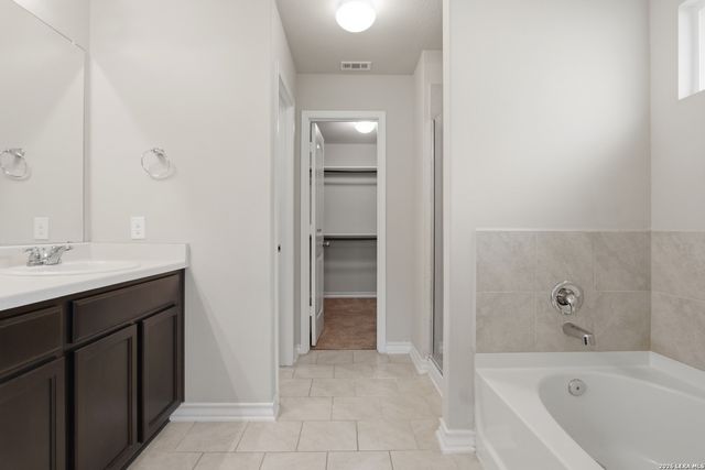 7402 Equinox Cor, San Antonio, TX 78252