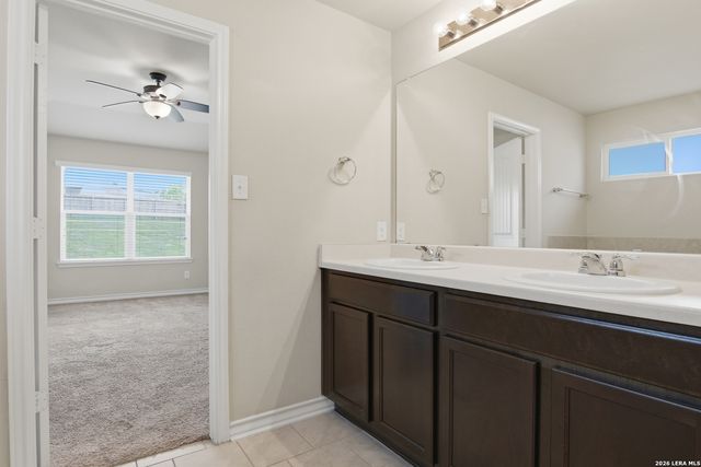 7402 Equinox Cor, San Antonio, TX 78252