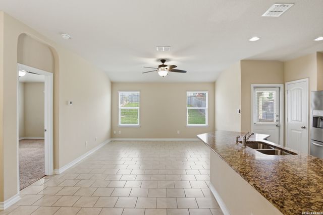 7402 Equinox Cor, San Antonio, TX 78252