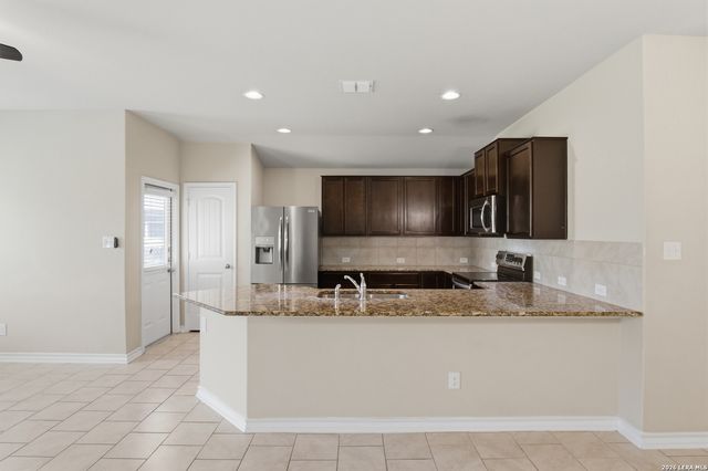 7402 Equinox Cor, San Antonio, TX 78252