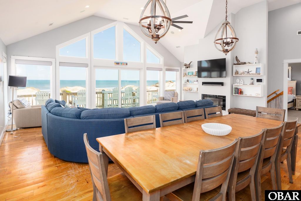 Image 11 of property listing at 1469 Ocean Pearl Road, Corolla, NC 27927
