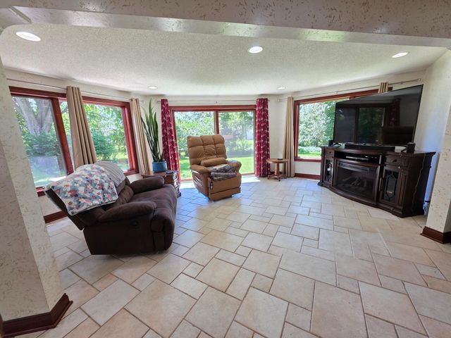 240 1st Street SW, Elgin, MN 55932