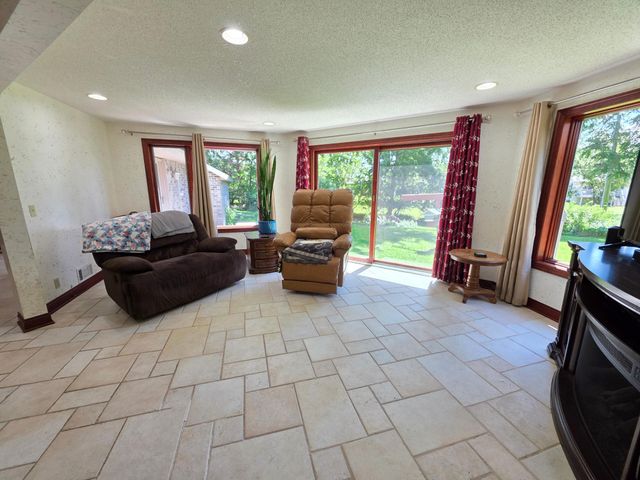 240 1st Street SW, Elgin, MN 55932