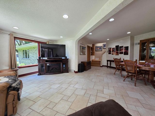 240 1st Street SW, Elgin, MN 55932