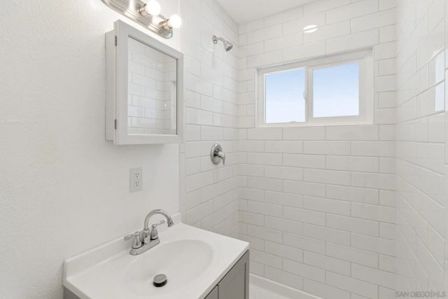 8719 Carribean Way, Santee, CA 92071