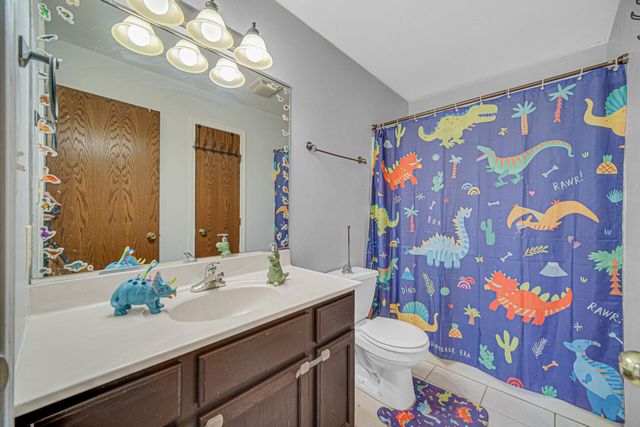 225 Beiriger Drive, Dyer, IN 46311