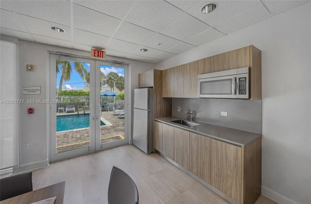 1555 N Treasure Drive 207, North Bay Village, FL 33141