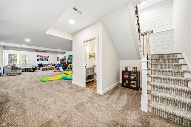 587 Magnolia Court, Mayfield, OH 44143