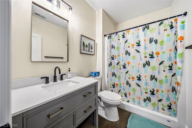 587 Magnolia Court, Mayfield, OH 44143