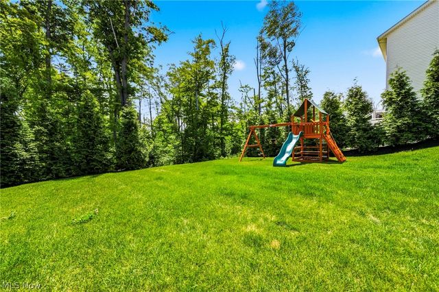 587 Magnolia Court, Mayfield, OH 44143