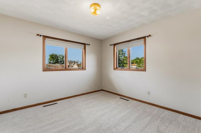 1203 22nd Avenue SW, Austin, MN 55912