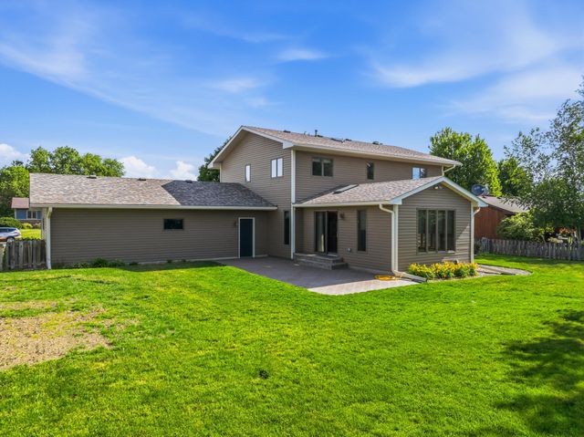 1203 22nd Avenue SW, Austin, MN 55912