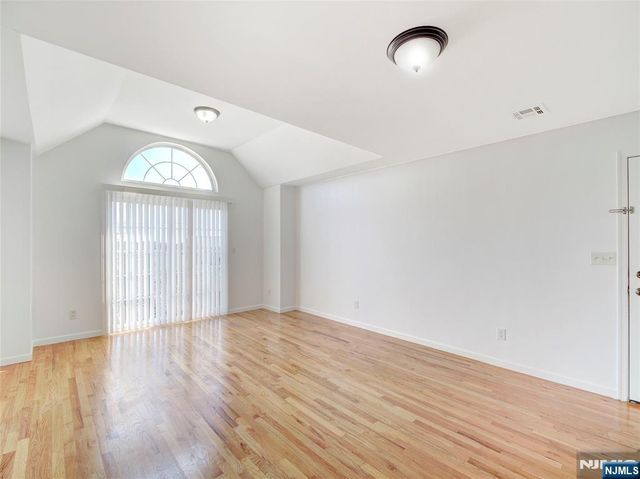 627 Hunterdon Street, Newark, NJ 07108