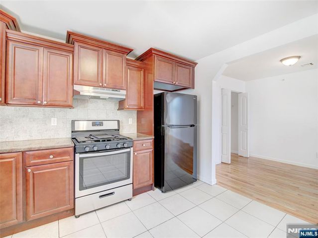 627 Hunterdon Street, Newark, NJ 07108