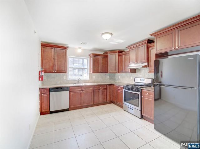 627 Hunterdon Street, Newark, NJ 07108