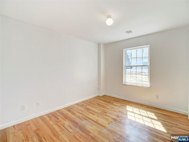 627 Hunterdon Street, Newark, NJ 07108