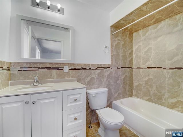 627 Hunterdon Street, Newark, NJ 07108