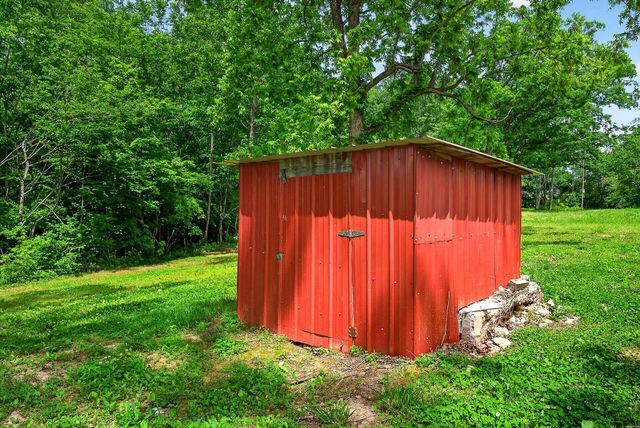 1437 Jefferson Rd, Smithville, TN 37166