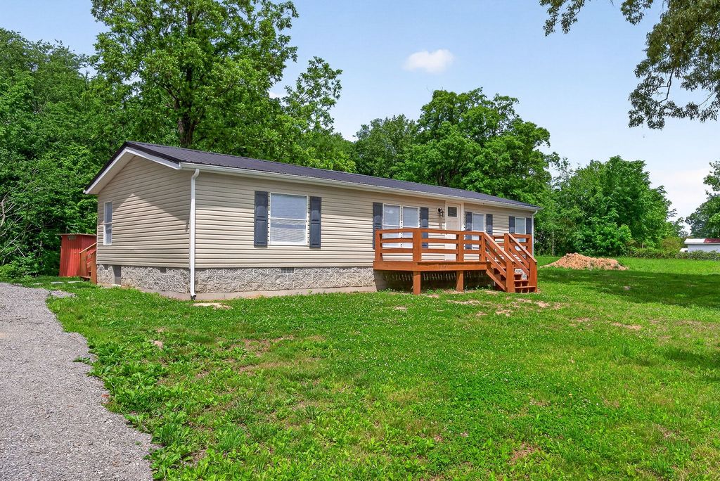 1437 Jefferson Rd, Smithville, TN 37166
