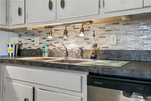 1709 Beach RD, Hampton, VA 23664