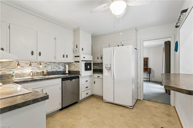 1709 Beach RD, Hampton, VA 23664