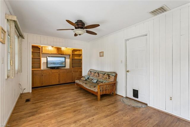 1709 Beach RD, Hampton, VA 23664