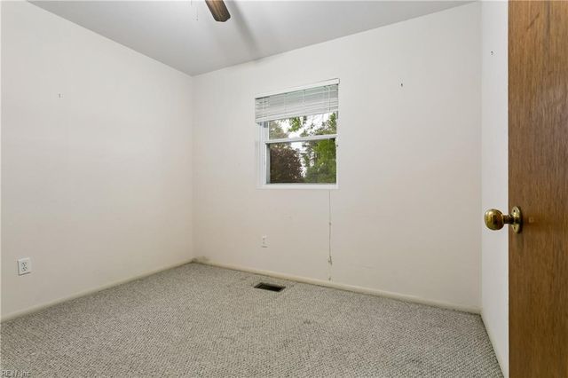 1709 Beach RD, Hampton, VA 23664