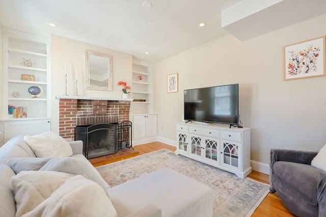 7 Harriet Ave 7, Belmont, MA 02478