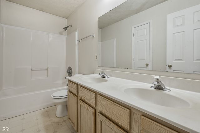 2340 Gradison Circle, Indianapolis, IN 46214