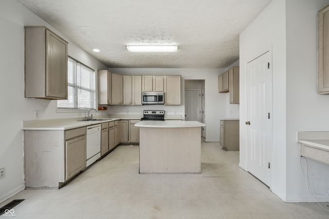 2340 Gradison Circle, Indianapolis, IN 46214