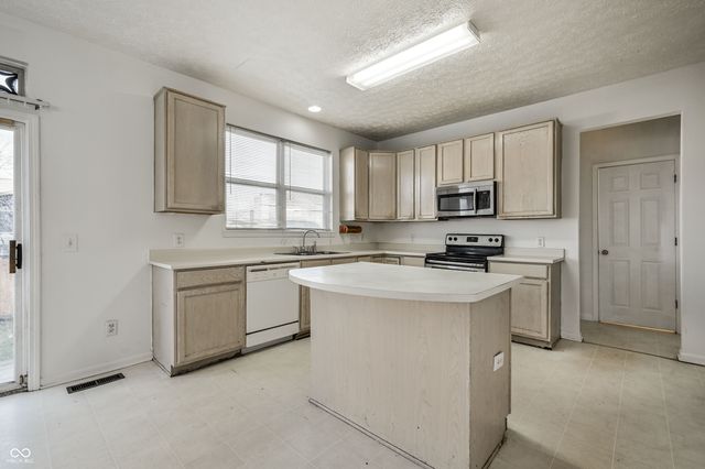 2340 Gradison Circle, Indianapolis, IN 46214