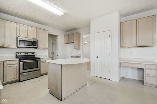 2340 Gradison Circle, Indianapolis, IN 46214