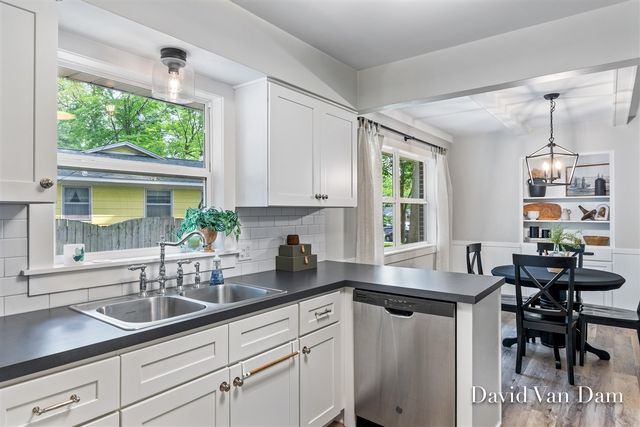 4930 Poinsettia Avenue, Kentwood, MI 49508