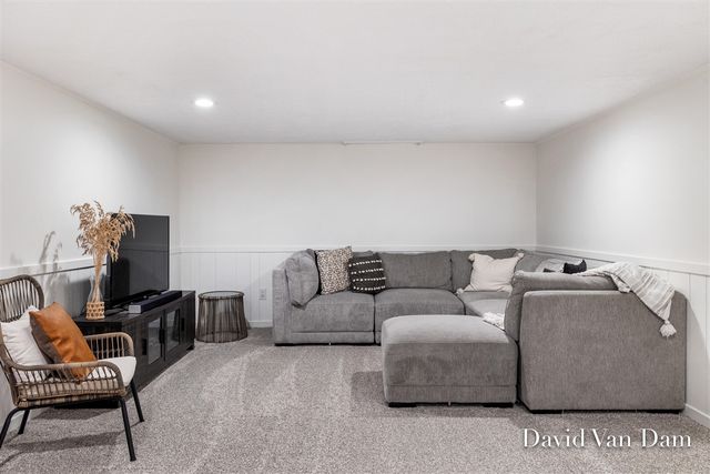 4930 Poinsettia Avenue, Kentwood, MI 49508