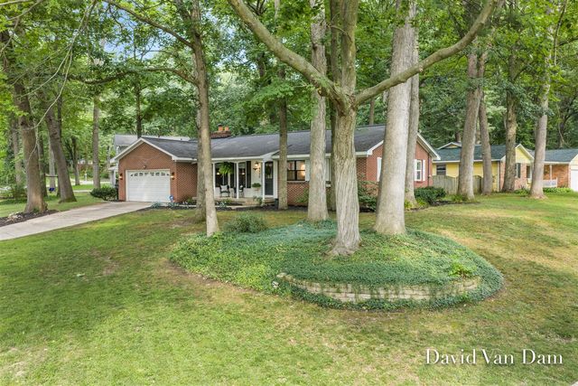 4930 Poinsettia Avenue, Kentwood, MI 49508