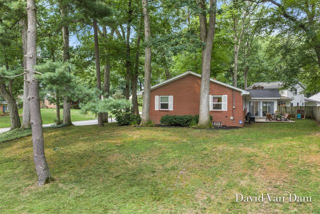 4930 Poinsettia Avenue, Kentwood, MI 49508