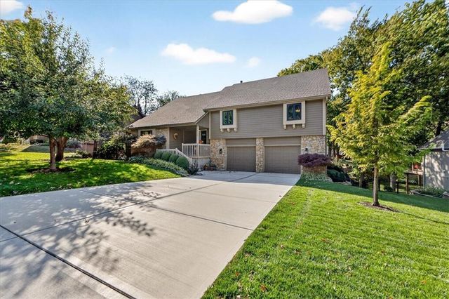 8326 Richards Road, Lenexa, KS 66215
