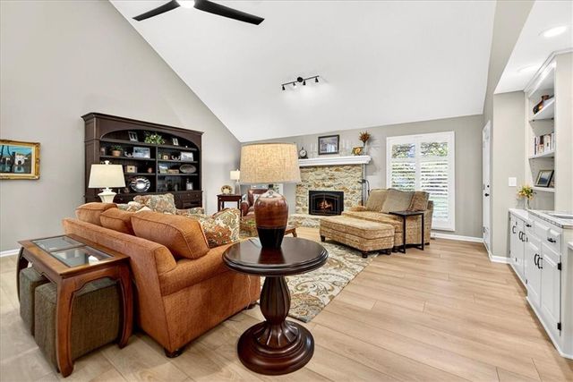 8326 Richards Road, Lenexa, KS 66215