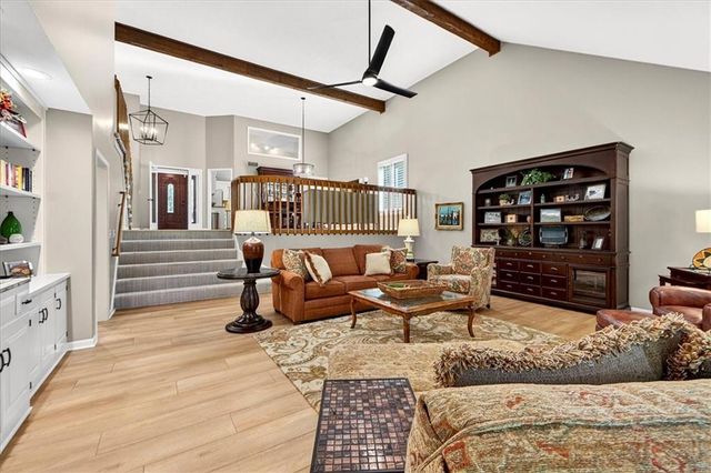 8326 Richards Road, Lenexa, KS 66215