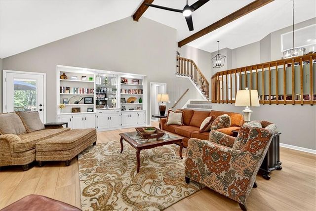 8326 Richards Road, Lenexa, KS 66215