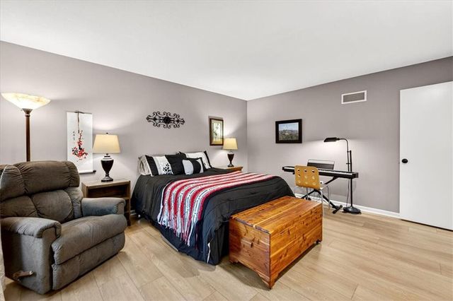 8326 Richards Road, Lenexa, KS 66215