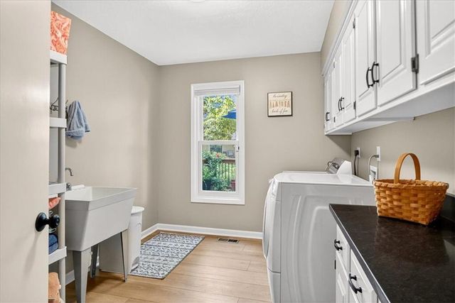 8326 Richards Road, Lenexa, KS 66215