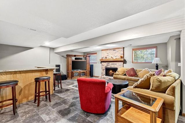 8326 Richards Road, Lenexa, KS 66215