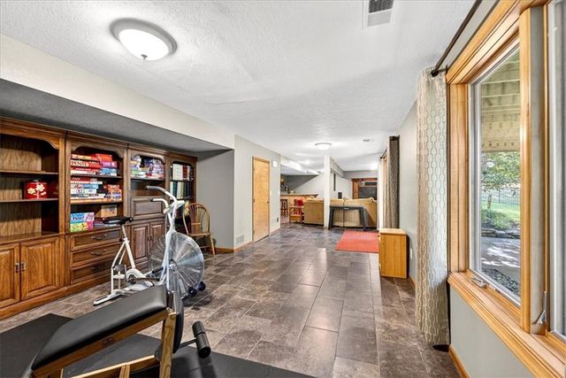 8326 Richards Road, Lenexa, KS 66215