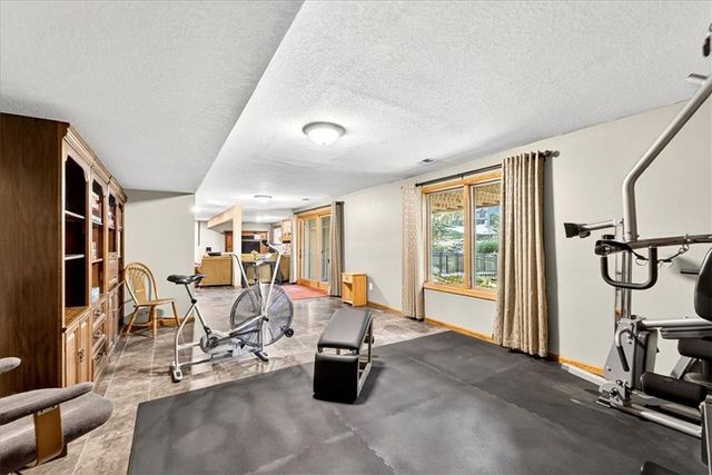 8326 Richards Road, Lenexa, KS 66215