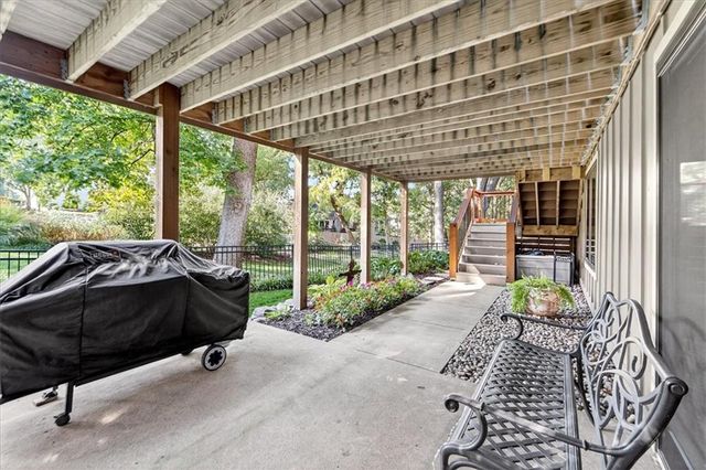 8326 Richards Road, Lenexa, KS 66215